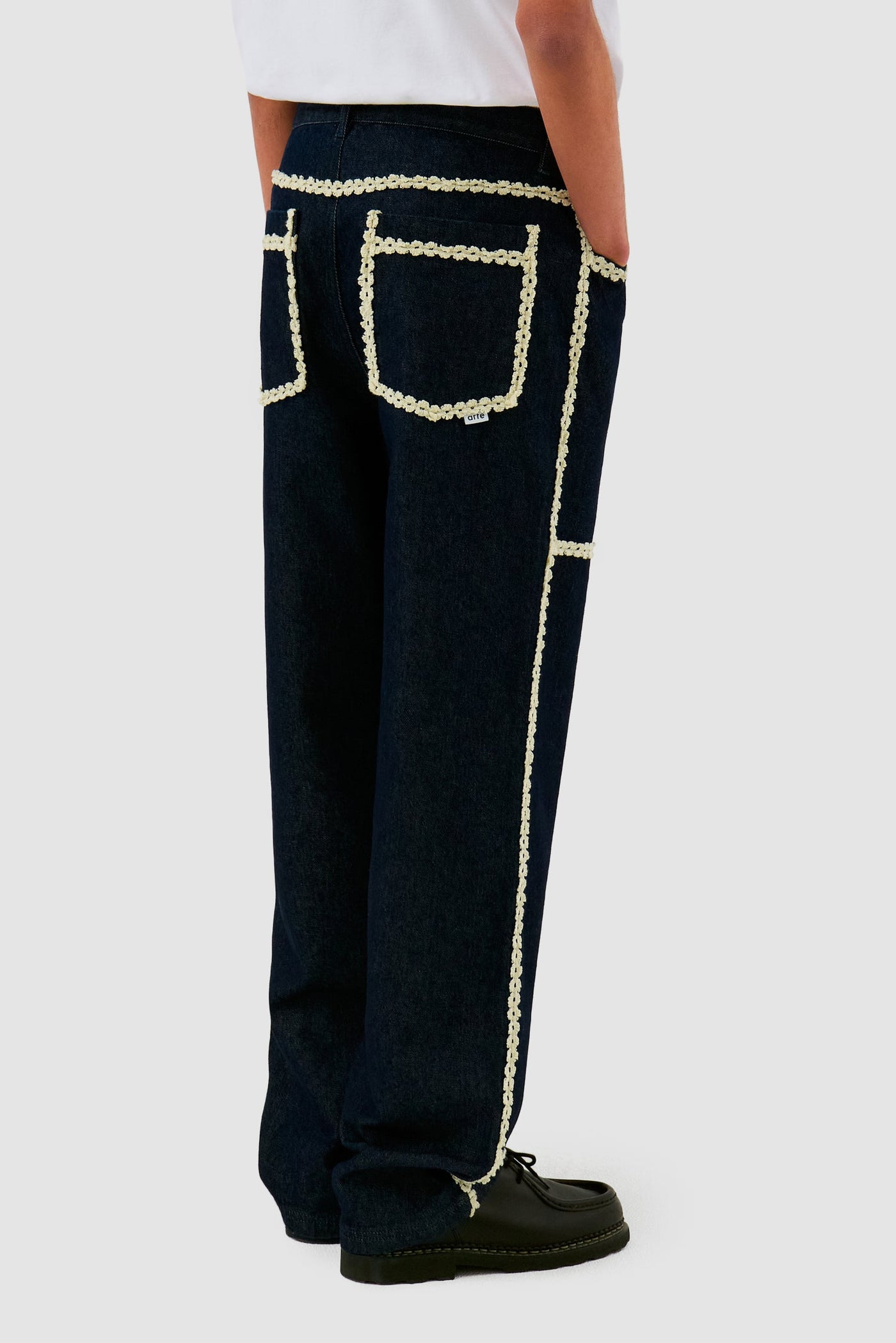 Flower Trim Denim Pants - Dark Wash